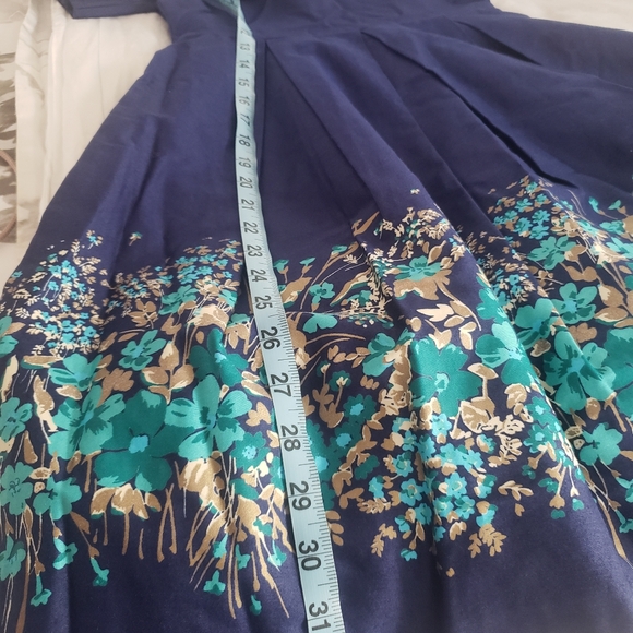 Beautiful formal dress size 10 - Picture 7 of 7